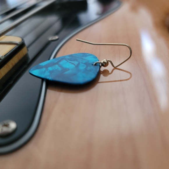 Gena's Jewelry: Turquoise and gold tone guitar pick earrings - Picture 4 of 5